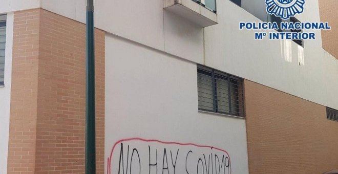 Detenido en Málaga tras realizar más de un centenar de pintadas negacionistas de la covid en varios edificios de la ciudad