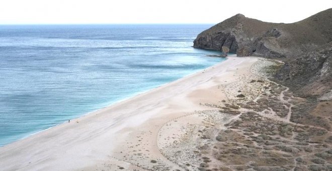 Un migrante menor muere al precipitarse por un acantilado tras llegar en patera a Almería