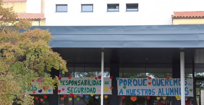 La Junta de Extremadura prohíbe a dos hermanas de un colegio cacereño entrar sin mascarilla