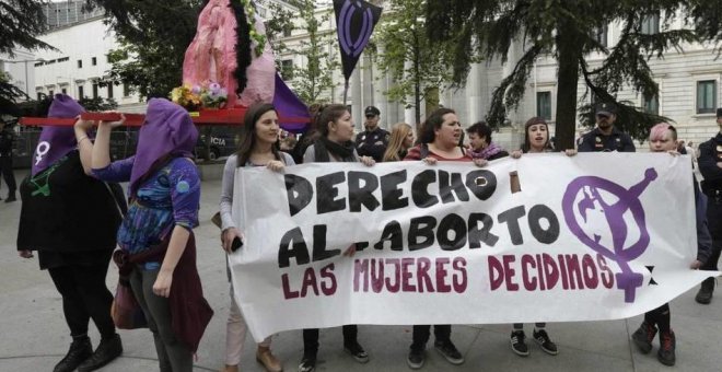 El Congreso busca poner fin al acoso de mujeres que acuden a abortar