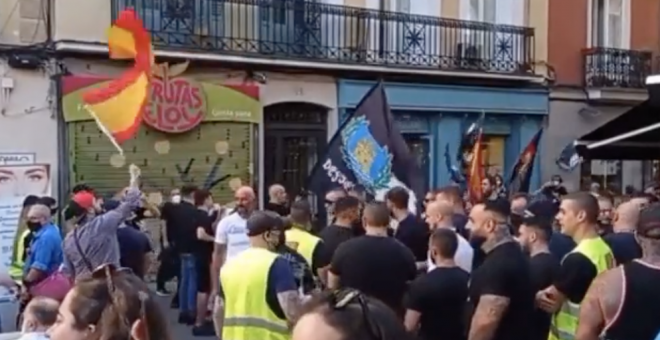 El Gobierno denunciará ante la Fiscalía la marcha de nazis en Chueca que gritaba "fuera, sidosos, de Madrid" y otras noticias destacadas del fin de semana