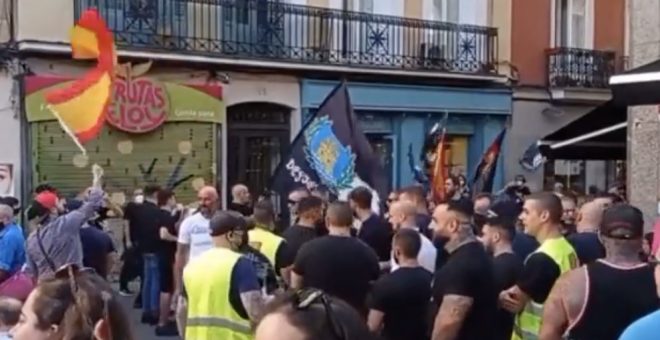 Un grupo de nazis desfila por Chueca coreando "fuera, sidosos, de Madrid"