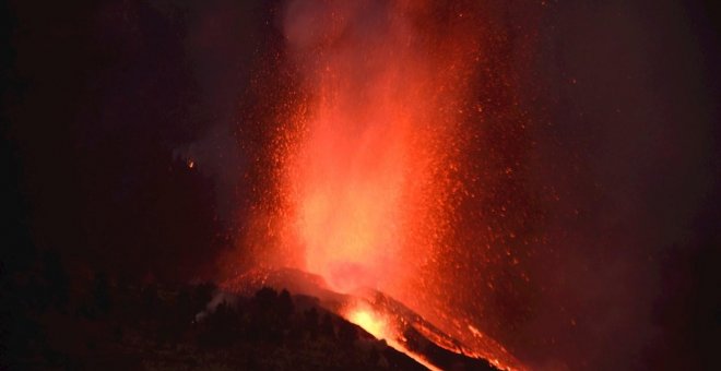 El volcán de La Palma erupciona y provoca una evacuación masiva y otras cuatro noticias que hay que leer para estar bien informado este lunes 20 de septiembre de 2021