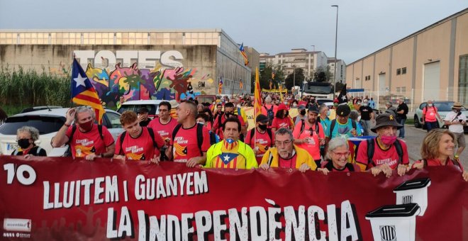 Les marxes a diversos punts del país prenen el relleu en la commemoració de l'1-O i enllaçaran amb el 3-O