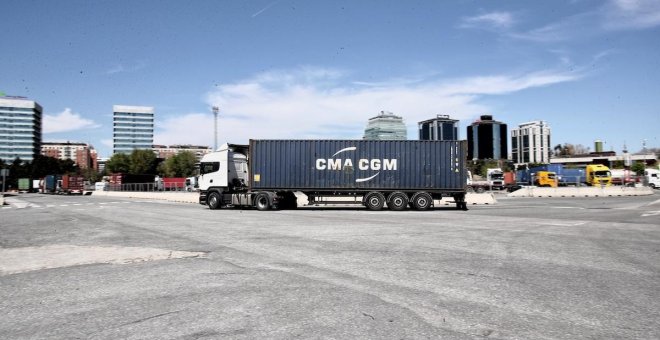 Los transportistas convocan un cierre patronal antes de Navidad ante el "abandono" del Gobierno