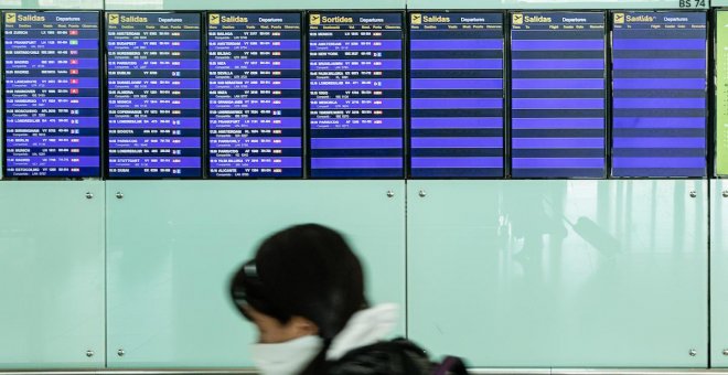 Cerca de 40 pasajeros de un vuelo de Egipto con escala en Barcelona piden asilo en el aeropuerto de El Prat
