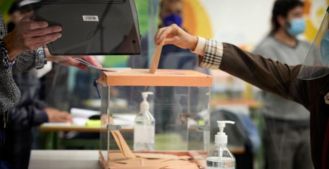 Acabar con el voto rogado y no morir en el intento: el enésimo intento de la odisea de votar desde el extranjero