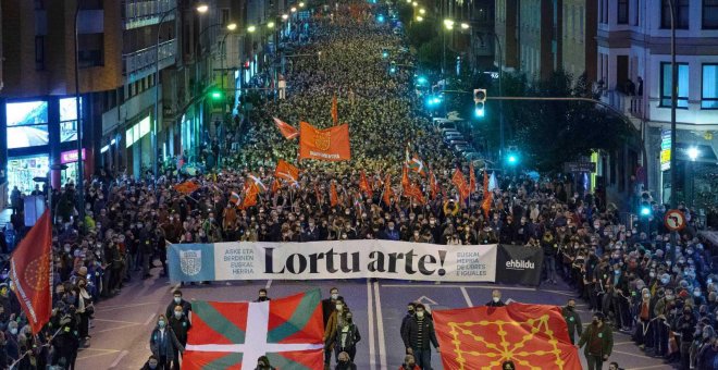 EH Bildu saca músculo contra la ultraderecha y el autoritarismo con una multitudinaria manifestación en Bilbao