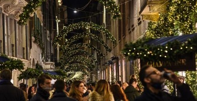 La nueva variante, efecto del acopio de vacunas de los países ricos, amenaza a Europa a las puertas de Navidad