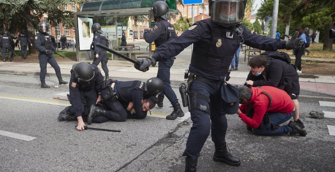 Más de 200 personas denunciadas desde 2015 por difundir imágenes de actuaciones policiales al calor de la 'ley mordaza'