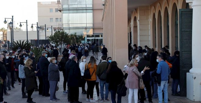 La incidencia de covid escala más de 100 puntos desde el puente de la Constitución y otras 4 noticias que debes leer para estar informado hoy, miércoles 15 de diciembre de 2021