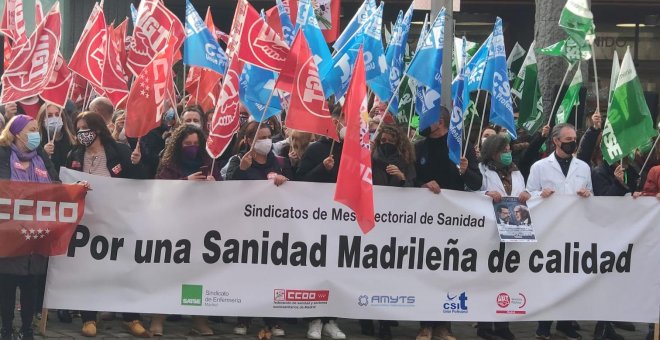 "Lo importante es la salud": sanitarios y madrileños se plantan ante la precariedad impuesta por Ayuso