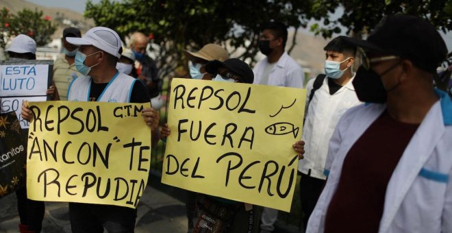 Un juez prohíbe salir de Perú a cuatro directivos de Repsol durante 18 meses por el vertido de petróleo