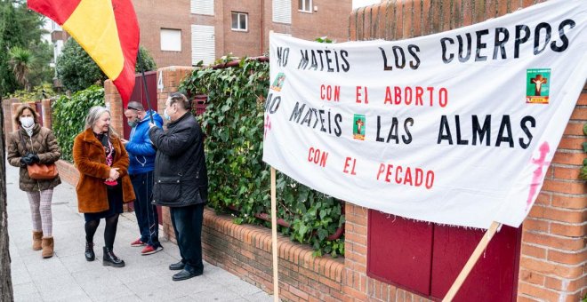 El Congreso culmina la reforma para penalizar el acoso a mujeres y profesionales en las clínicas abortivas