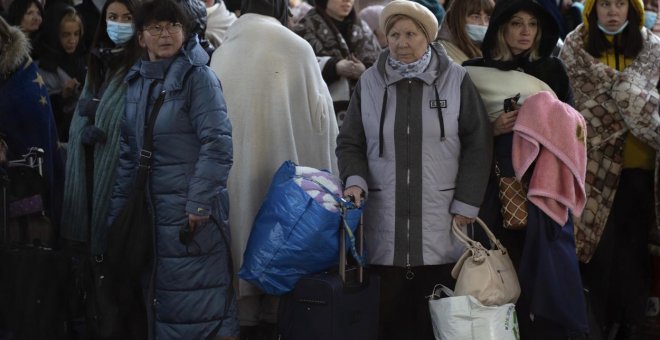 España se prepara para recibir a los refugiados ucranianos tras la inédita decisión europea de puertas abiertas