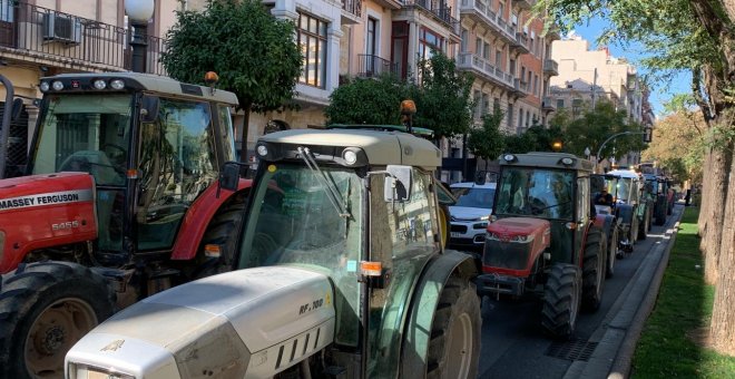 La pagesia es mobilitza arreu de Catalunya per reclamar mesures contra la precarització del treball al camp