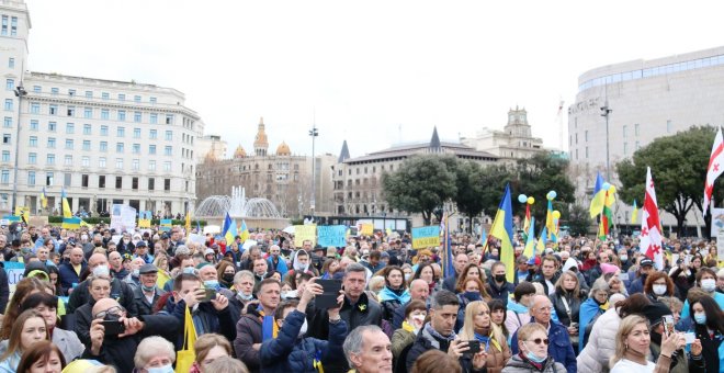 800 persones clamen a Barcelona contra la guerra a Ucraïna i demanen a l'OTAN que tanqui l'espai aeri