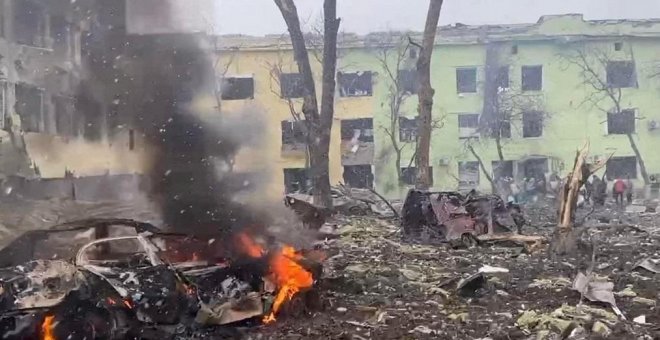 El drama humanitario se instala en Mariúpol tras el bombardeo ruso a un hospital infantil