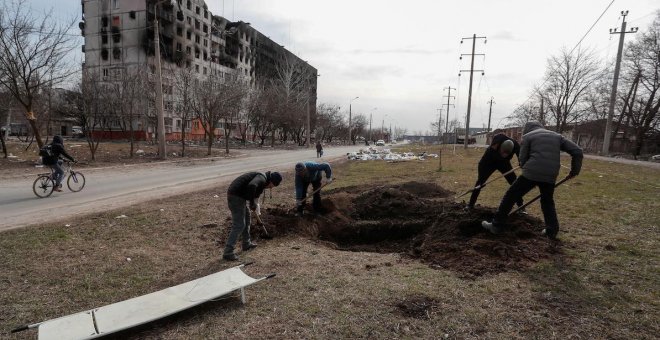 Ucrania no se rinde en Mariúpol: rechaza el ultimátum de Rusia, que se niega a abrir corredores humanitarios en una ciudad devastada