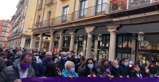Feministas de Castilla y León protestan en Valladolid contra las políticas machistas que Vox impone a Mañueco