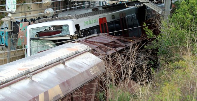 Un muerto y más de 80 heridos leves por un choque de trenes en Sant Boi de Llobregat