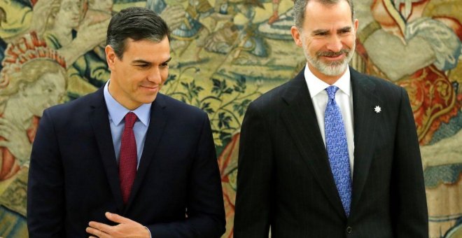 El doble juego del PSOE con la Corona: republicano para la afición, monárquico en el Parlamento