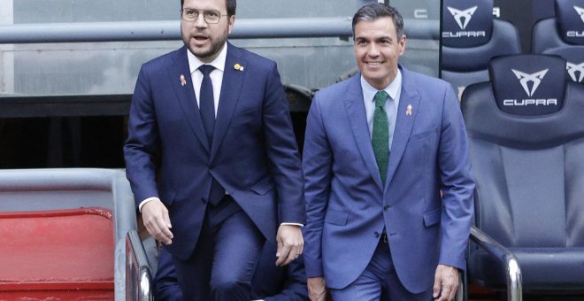 Aragonès y Sánchez se reencuentran en un acto empresarial sin concretar la fecha de su reunión pendiente