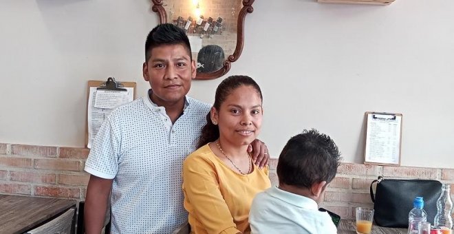 Vuelve a València el bebé atrapado en Bolivia al negársele el reagrupamiento