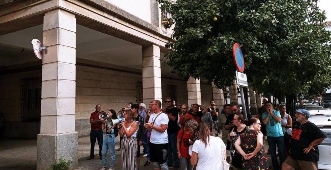 Una plataforma vecinal de Sevilla que se manifestaba contra el precio de la luz denuncia "represión policial"