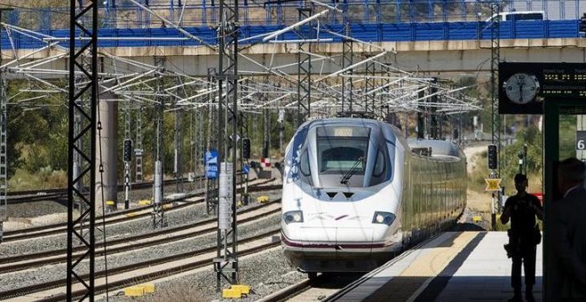 La línea de AVE entre Madrid-Burgos se pone en marcha y reduce el trayecto a una hora y media