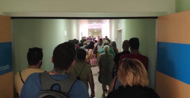 Las colas del Hospital Infanta Sofía: dos horas de espera para una extracción de sangre de un minuto