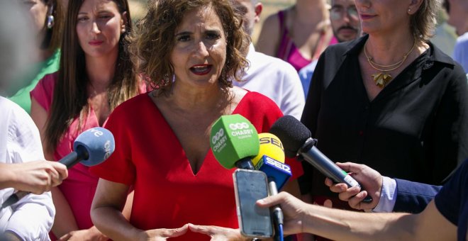 Montero critica a un PP "negacionista y obstruccionista" con España y pide a Feijóo que diga "qué intereses defiende"