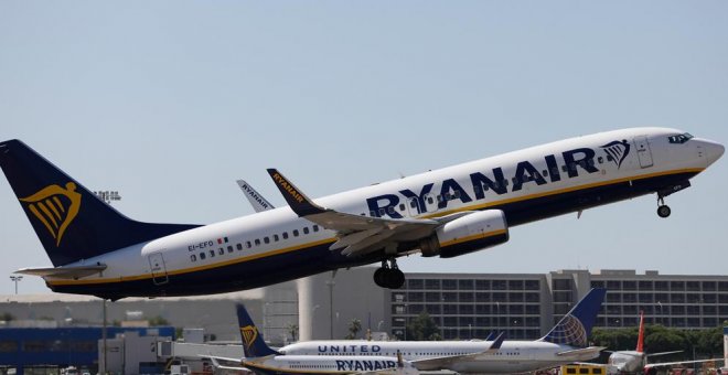 Un avión paraliza varias horas el aeropuerto de Tenerife Sur tras abortar el despegue