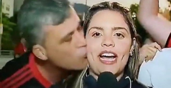 Detienen a un hincha de fútbol brasileño por acosar a una periodista en una conexión en directo