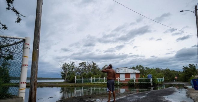 Fiona se acerca a Puerto Rico en forma de huracán y deja sin luz a 250.000 personas