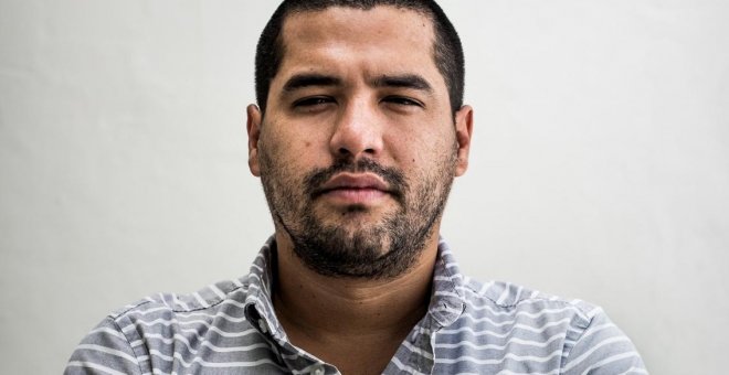 Óscar Martínez, periodista salvadoreño: "Todos nos detestan, hemos denunciado la corrupción de todos los signos políticos"