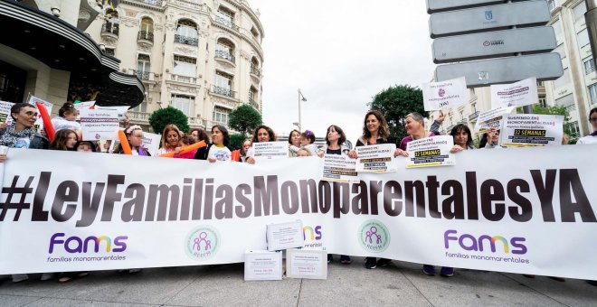 Las familias monoparentales denuncian su abandono en la ley y en los Presupuestos