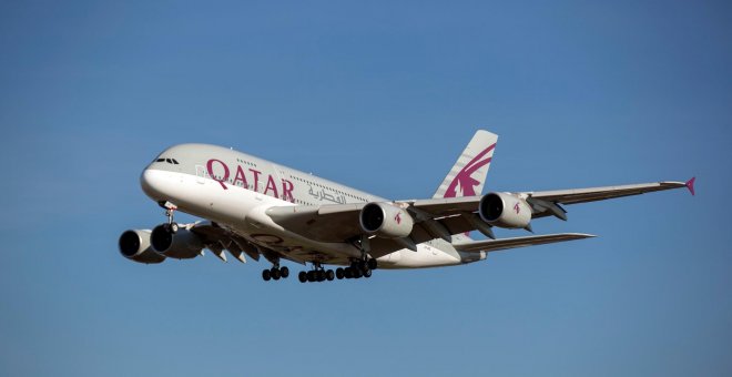 Cinco mujeres demandan a Qatar Airways tras ser obligadas a someterse a exámenes médicos en el aeropuerto de Doha