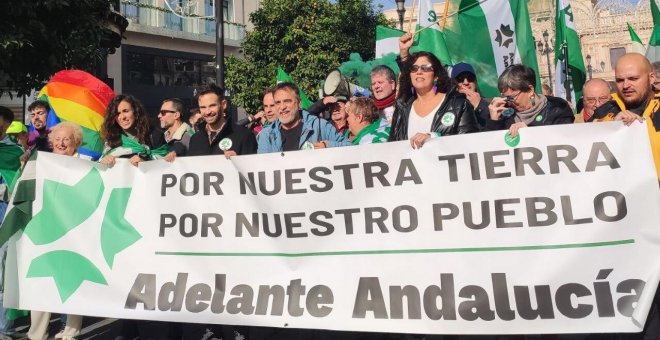 Cientos de personas se manifiestan en Sevilla para reivindicar una Andalucía "soberana y dueña de su destino"