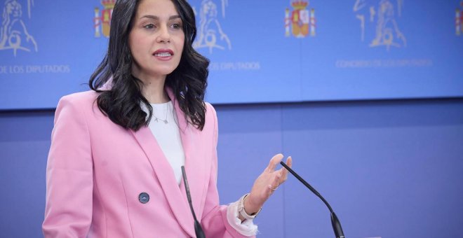 Ciudadanos y Vox presionan a Feijóo para presentar una moción de censura contra Sánchez por los cambios en el CGPJ