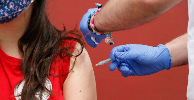 España amplía las vacunas de refuerzo contra la covid a los menores de 60 que lo soliciten