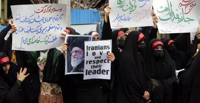 Irán advierte a 'Charlie Hebdo': "Mira lo que le pasó a Salman Rushdie"