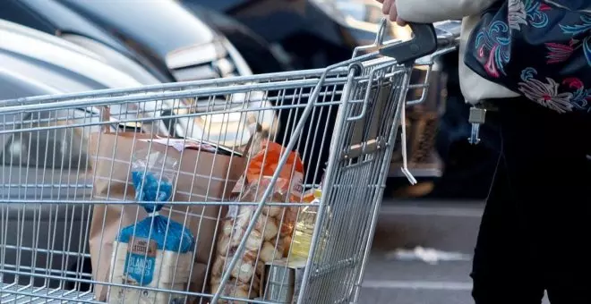 Los supermercados disparan sus márgenes en los alimentos básicos hasta diez veces más que el IPC