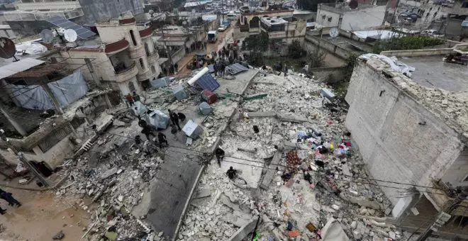 Dos terremotos causan más de 2.700 muertos y 14.000 heridos en Turquía y Siria