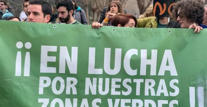 Miles de madrileños se manifiestan contra la tala de árboles que Ayuso y Almeida planean por la ampliación del Metro