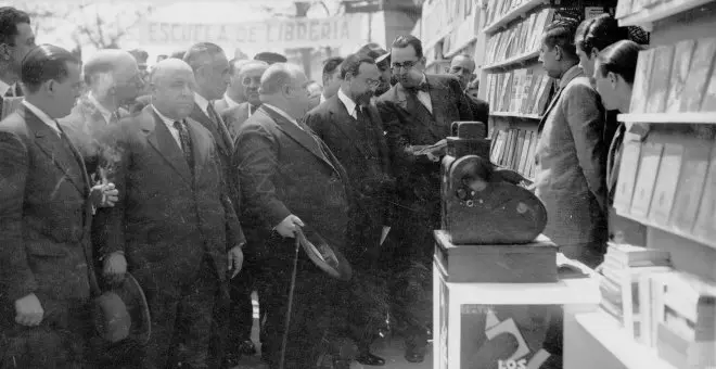 Cuando la Feria del Libro de Madrid era la "fiesta republicana por excelencia"