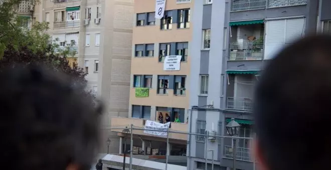 La Policía desahucia a las 18 familias del Edificio Dignidad de Móstoles