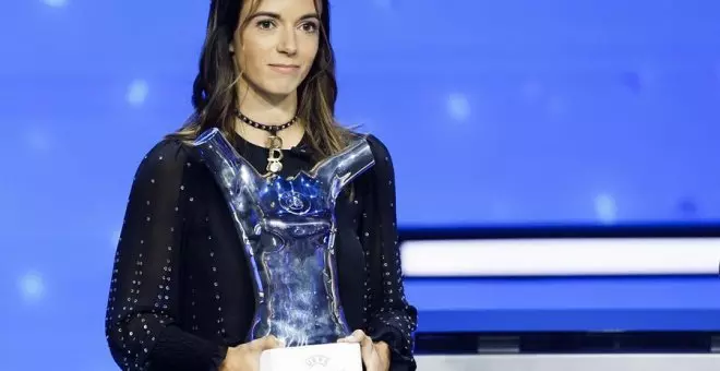 Aitana Bonmatí, elegida mejor jugadora del año de la UEFA, se acuerda de Jenni Hermoso al recoger el premio