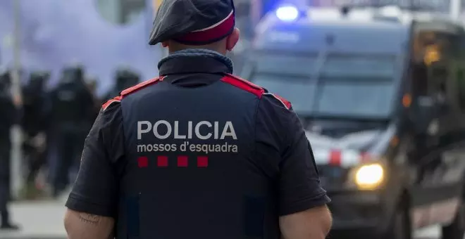 La Generalitat expulsará a seis mossos condenados por una agresión racista