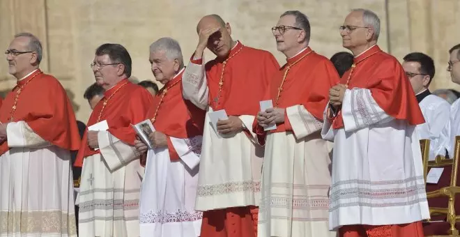 Desencuentro de cinco cardenales con el Papa a dos días del Sínodo por las uniones gays o el sacerdocio femenino